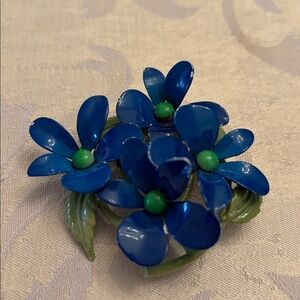 🟧Albert Weiss Blue Enamel Floral Cluster Brooch with Green Centers & Leaves